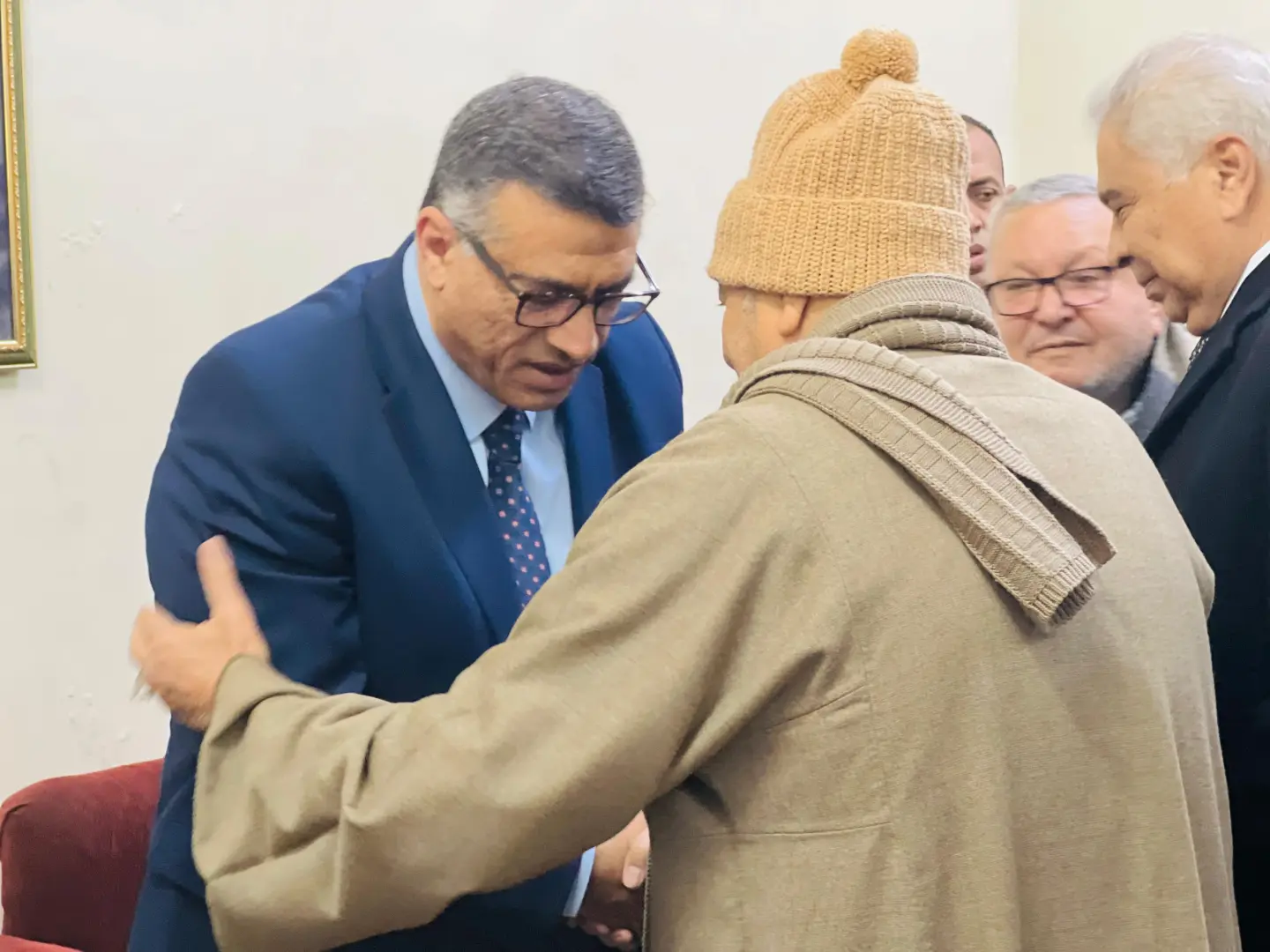 محافظ قنا يقدم واجب العزاء لأسرة "شيخ الإذاعيين" فهمي عمر رئيس الإذاعة المصرية الأسبق - 1000430524