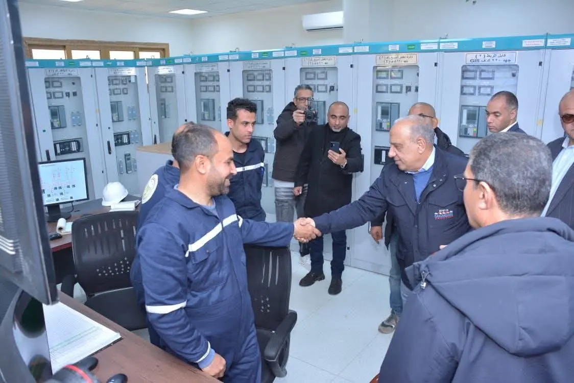 وزير الكهرباء يفتتح محطة محولات برج العرب الترفيهية ويشدد على استقرار التغذية بالمنطقة الشمالية الغربية - 1000432231