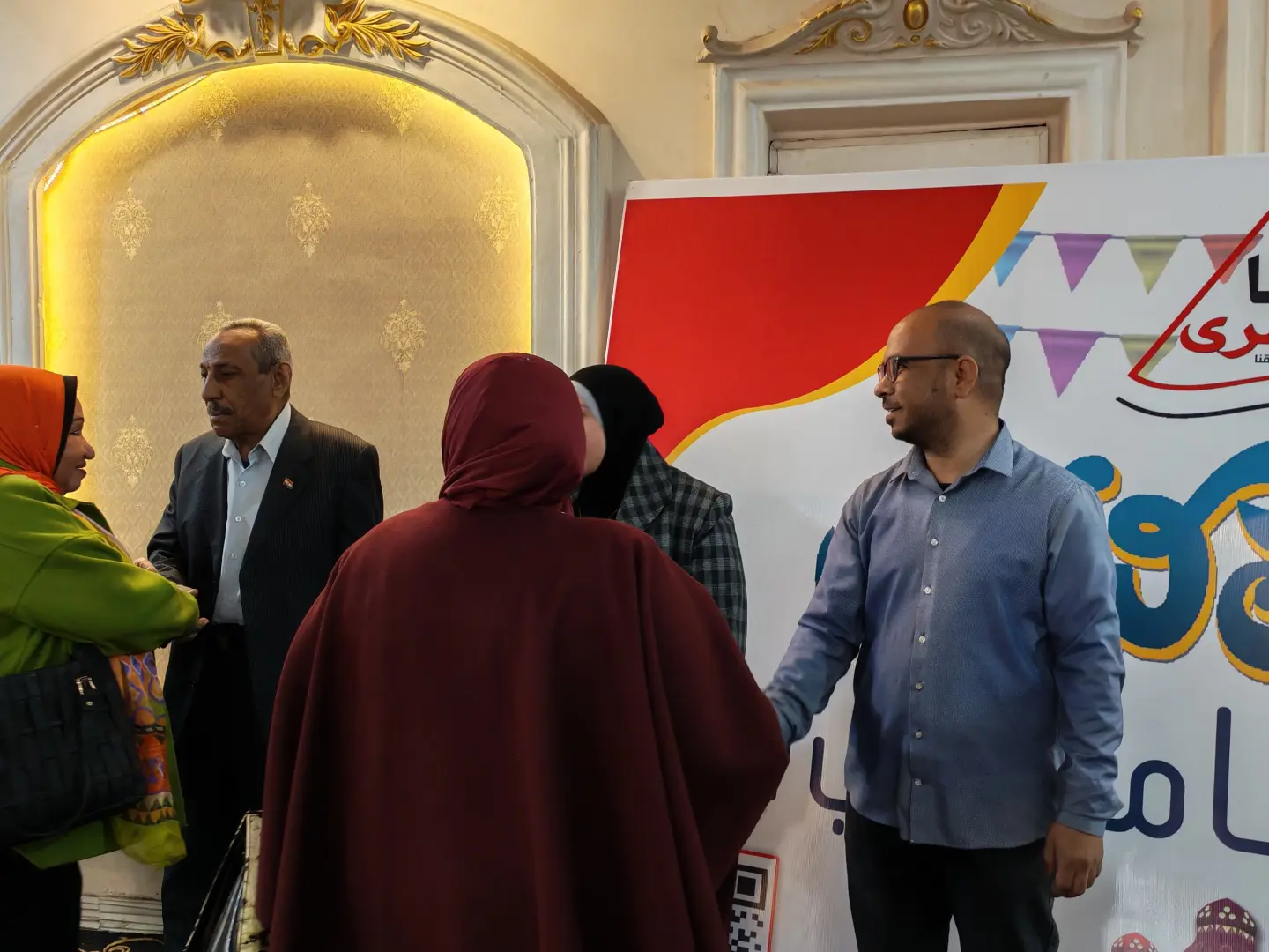 إفطار "أنا مصري" الرمضاني الثالث عشر يجمع أكثر من 600 مشارك بقنا - 1000432290