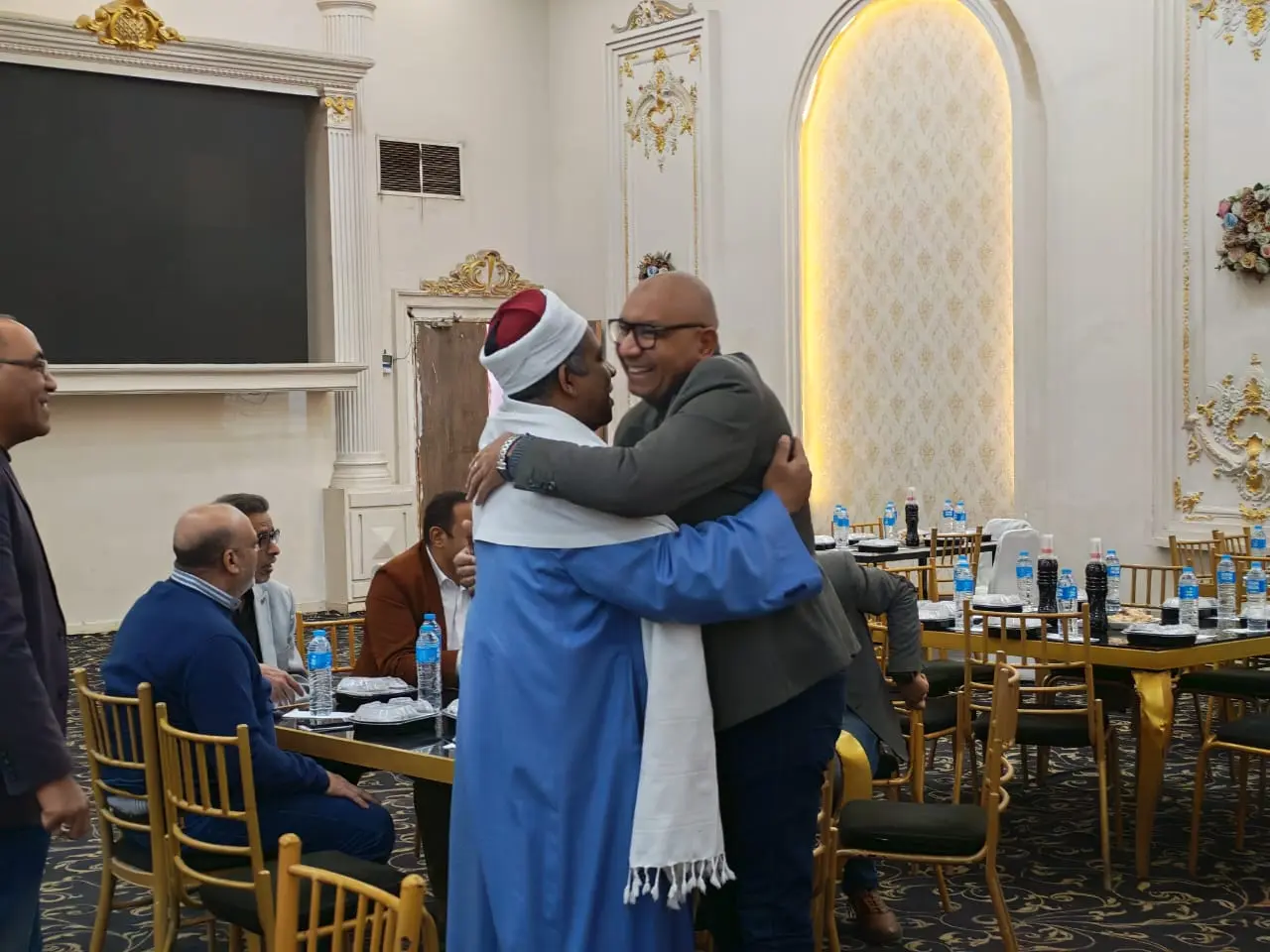 إفطار "أنا مصري" الرمضاني الثالث عشر يجمع أكثر من 600 مشارك بقنا - 1000432293