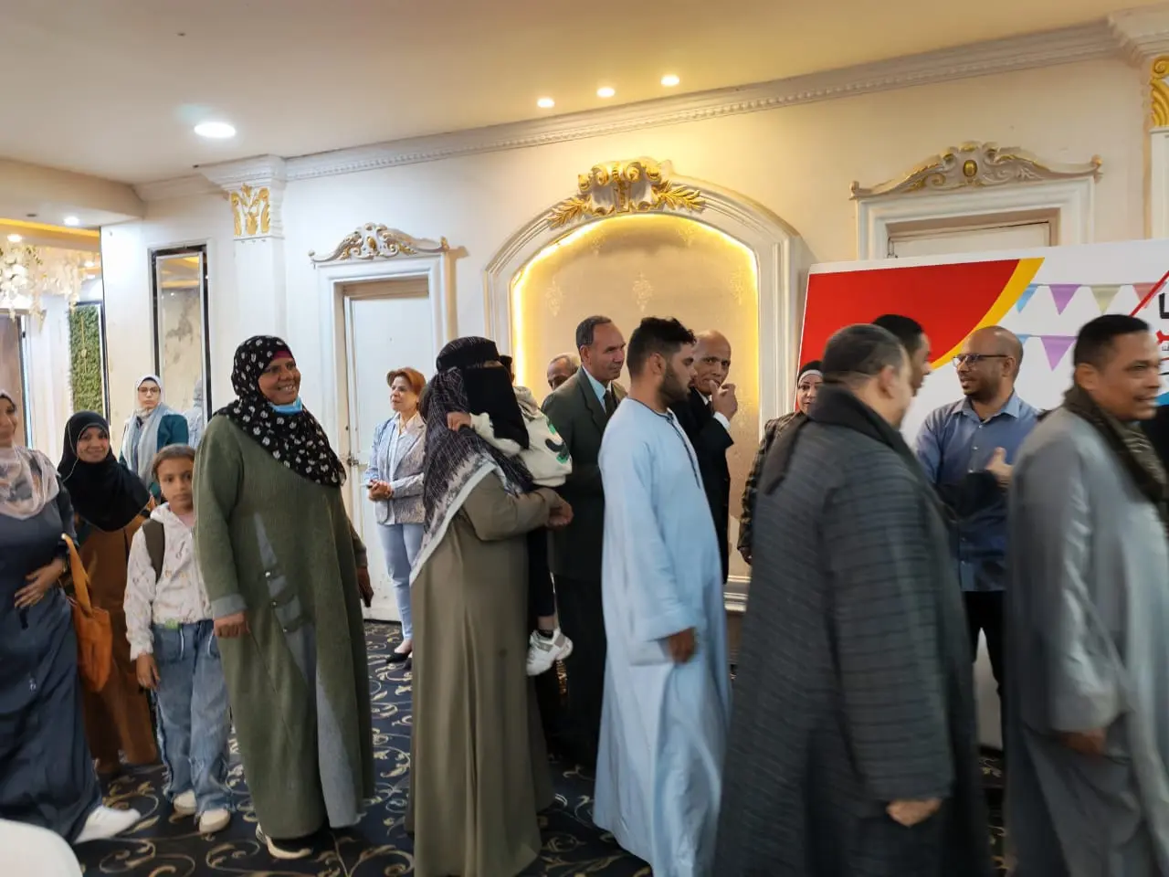 إفطار "أنا مصري" الرمضاني الثالث عشر يجمع أكثر من 600 مشارك بقنا - 1000432298
