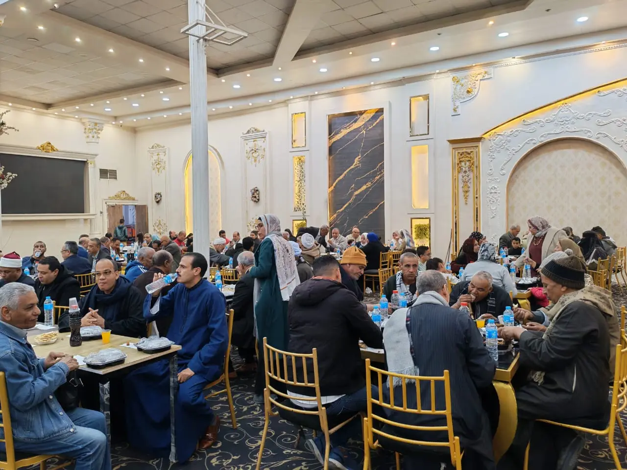 إفطار "أنا مصري" الرمضاني الثالث عشر يجمع أكثر من 600 مشارك بقنا