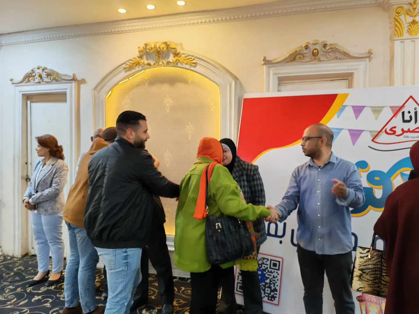 إفطار "أنا مصري" الرمضاني الثالث عشر يجمع أكثر من 600 مشارك بقنا - 1000432337