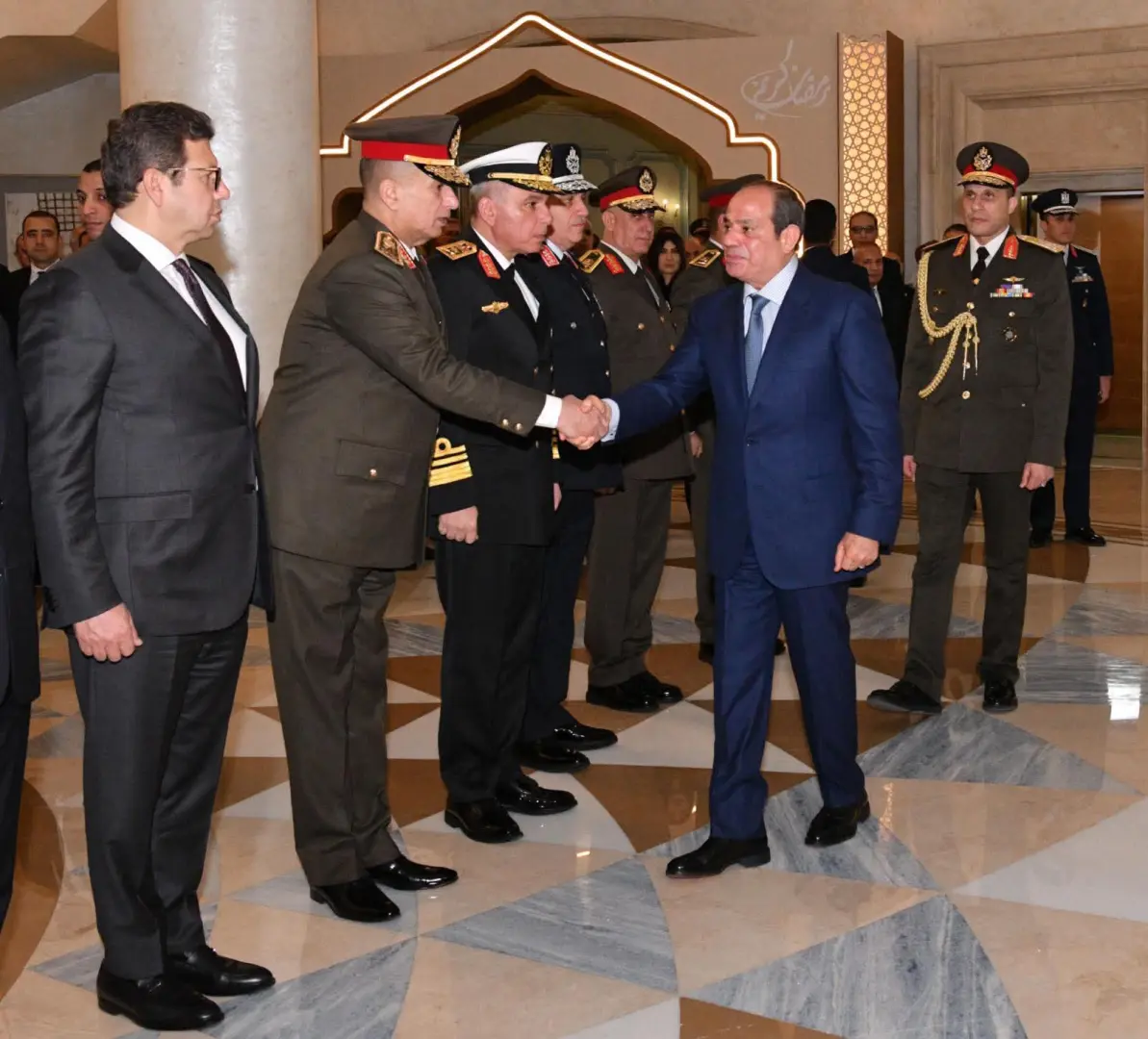 السيسي: غلق مضيق هرمز سيؤثر على تدفقات البترول والأسعار والدولة تدرس كل الاحتمالات - 1000434729