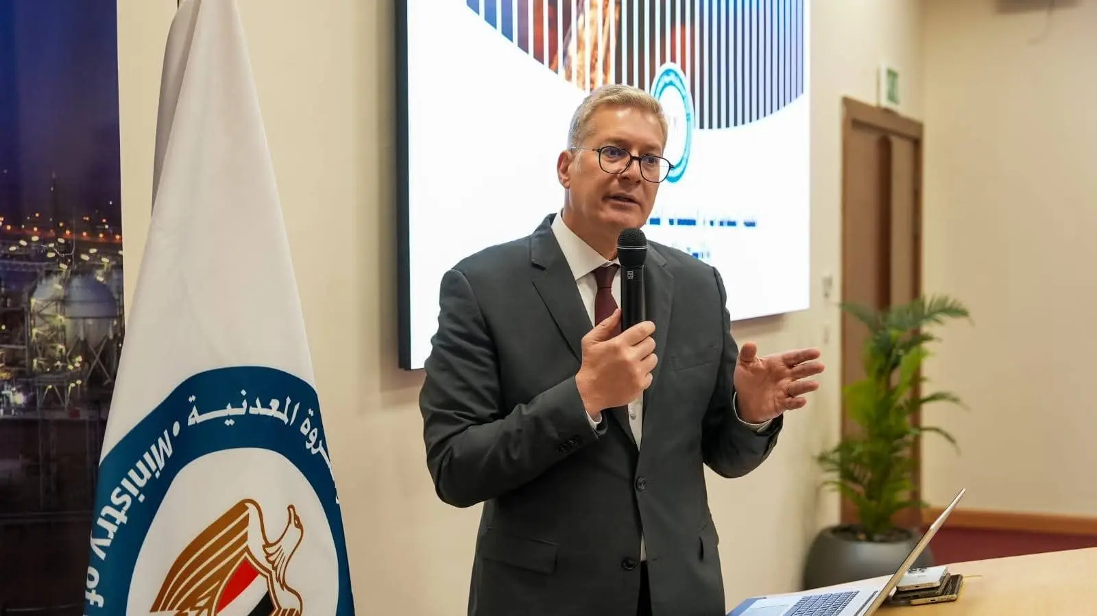 وزير البترول لشركاء الاستثمار: أنظمة تعاقدية مبتكرة وأساليب حديثة لدعم زيادة الإنتاج البترولي