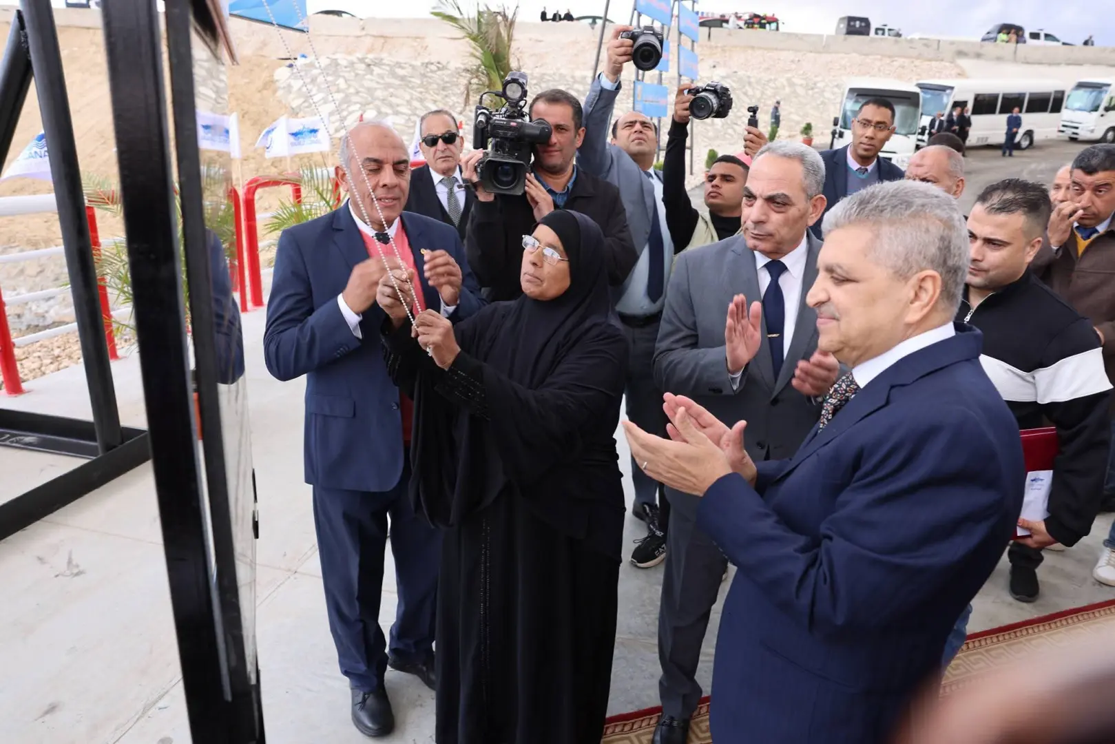 في ذكرى العاشر من رمضان.. افتتاح المحور الرابع لعبور القناة بالإسماعيلية وتعزيز الربط مع سيناء - 1000436746