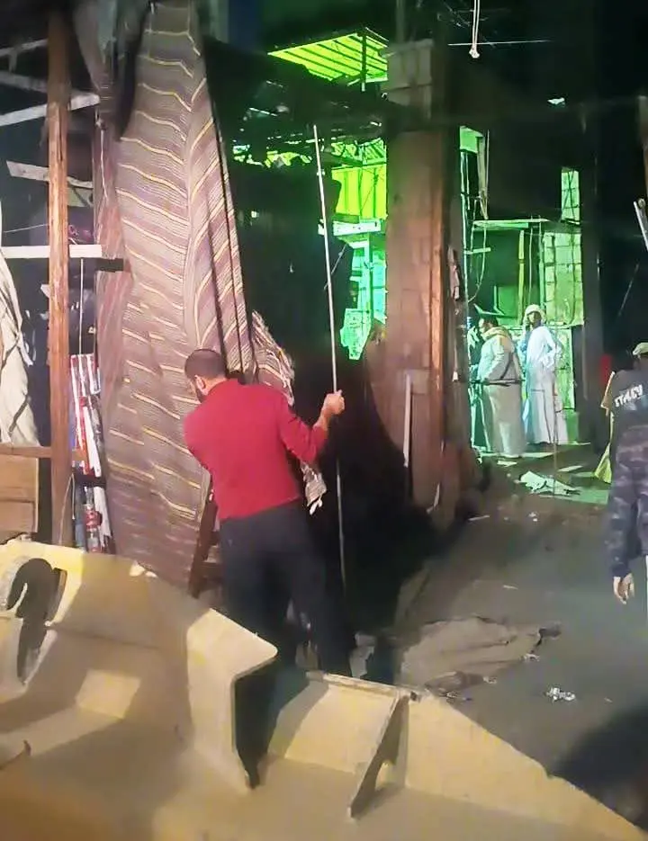 حملة مكبرة لرفع الإشغالات والباعة الجائلين بشوارع وأسواق كوم أمبو - 1000436887