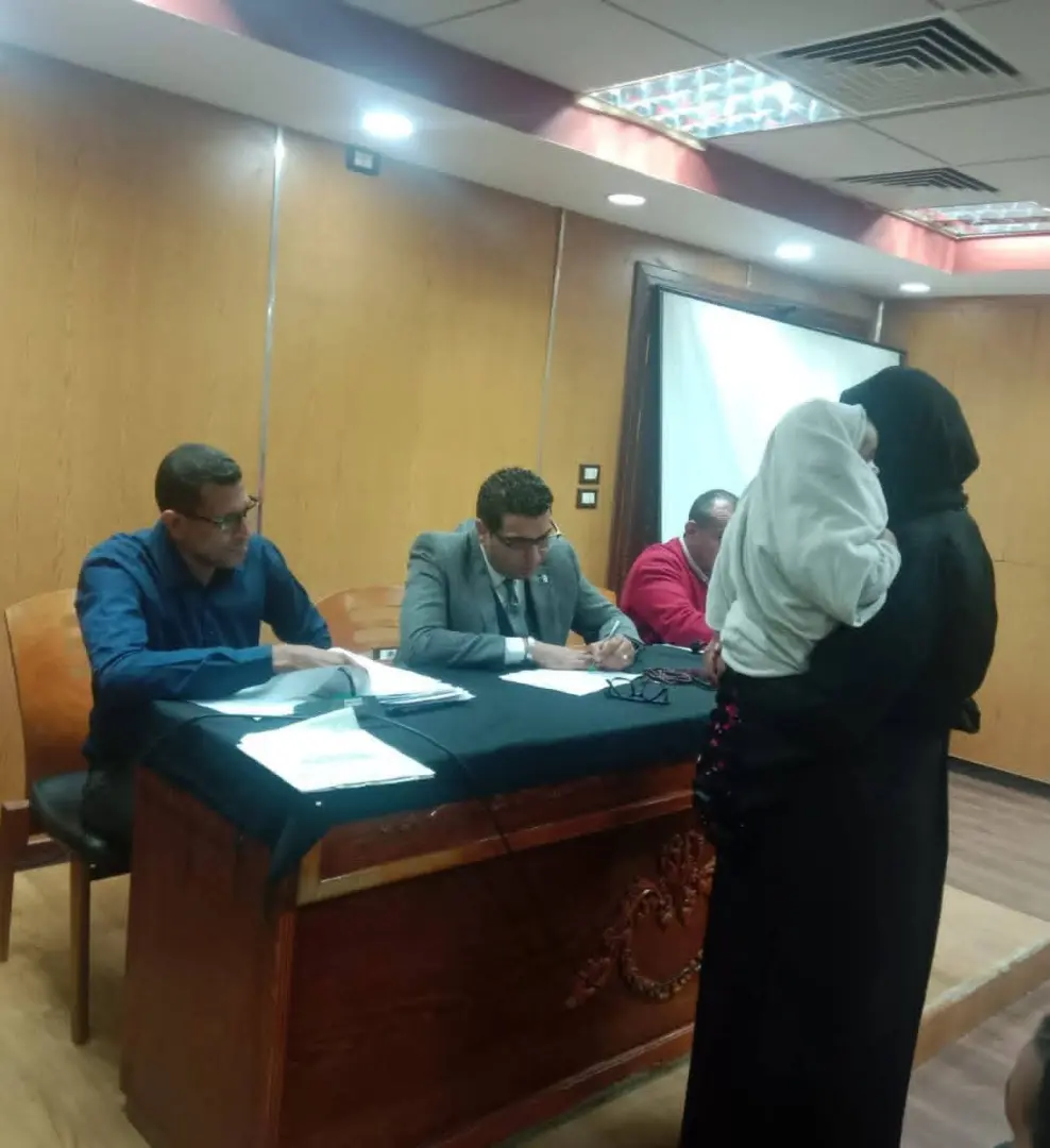 نائب محافظ الأقصر يبحث 37 طلبًا وشكوى خلال اللقاء المفتوح مع المواطنين