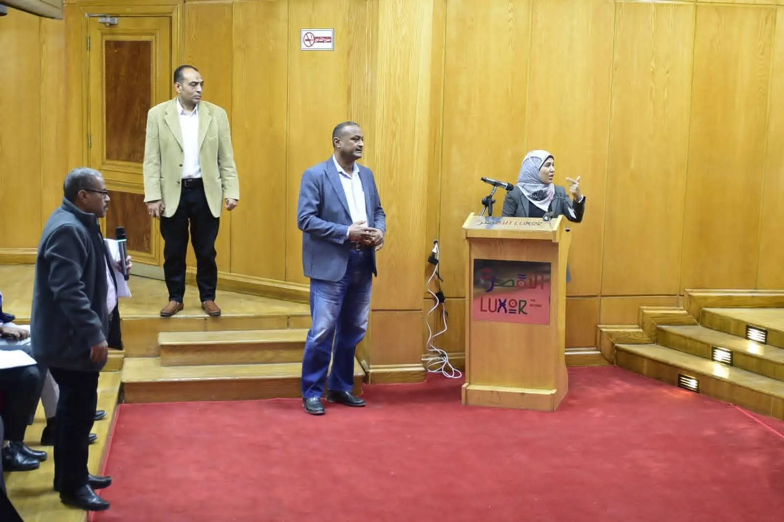 محافظ الأقصر يترأس اجتماعاً موسعاً لمتابعة ملفات “التقنين والتصالح والمتغيرات المكانية” - 1000436909