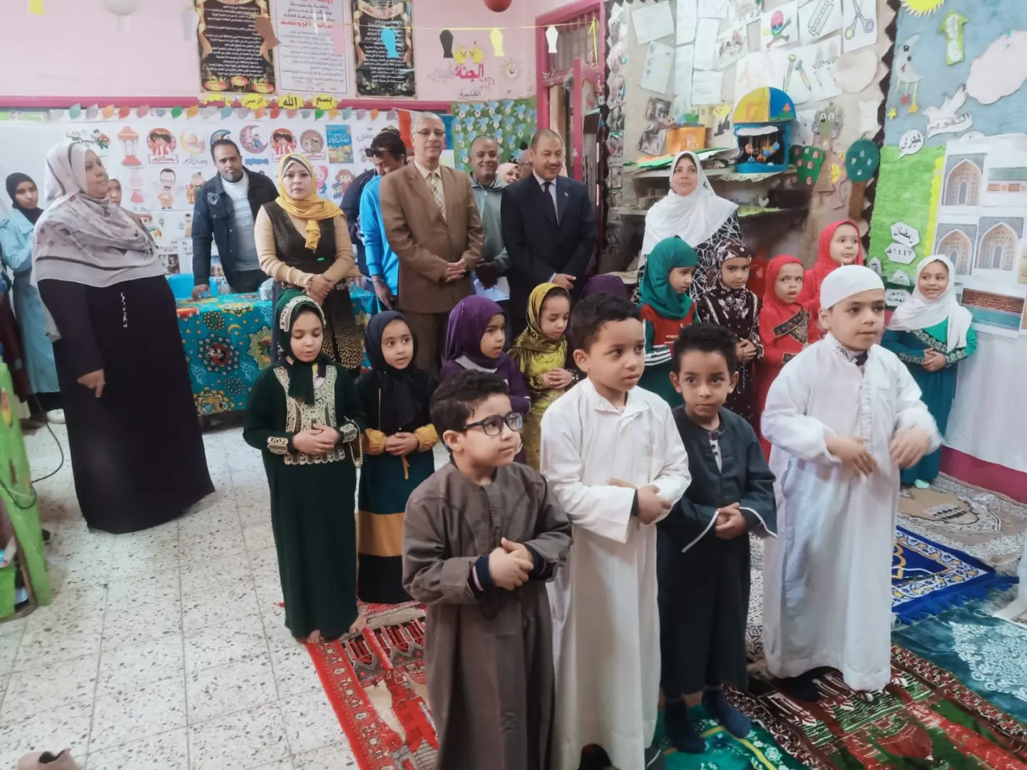 طلاب STEM بقنا يهنئون وكيل وزارة التعليم بشهر رمضان وتوليه مهام منصبه - 1000438963