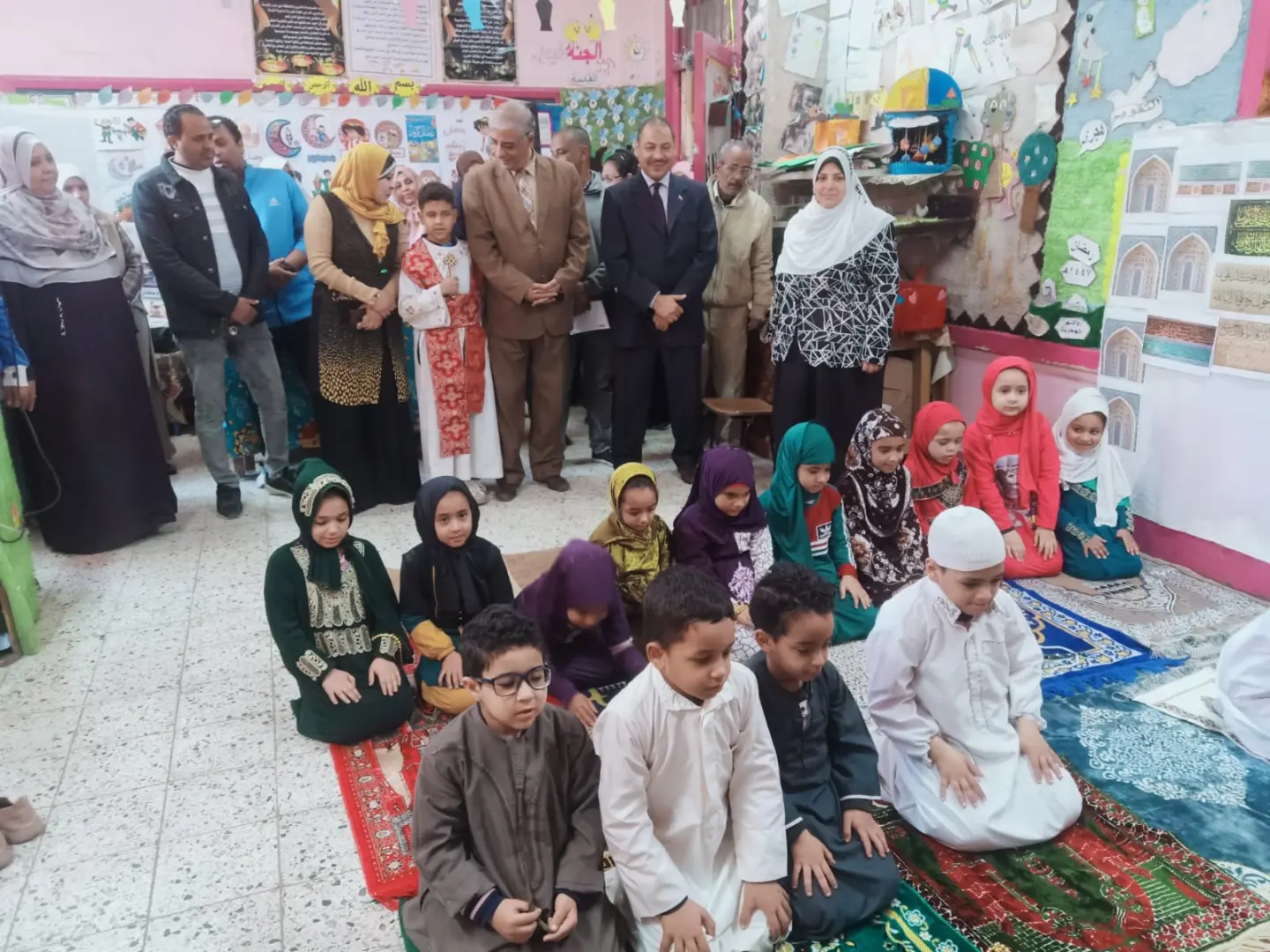 طلاب STEM بقنا يهنئون وكيل وزارة التعليم بشهر رمضان وتوليه مهام منصبه - 1000438969