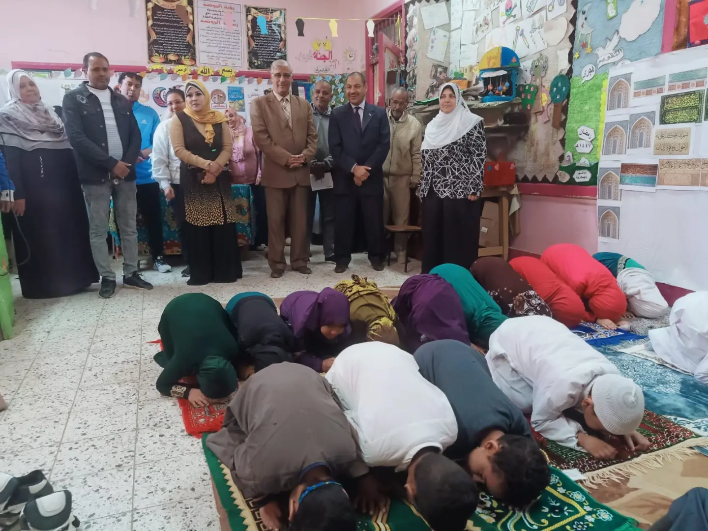 طلاب STEM بقنا يهنئون وكيل وزارة التعليم بشهر رمضان وتوليه مهام منصبه - 1000438972