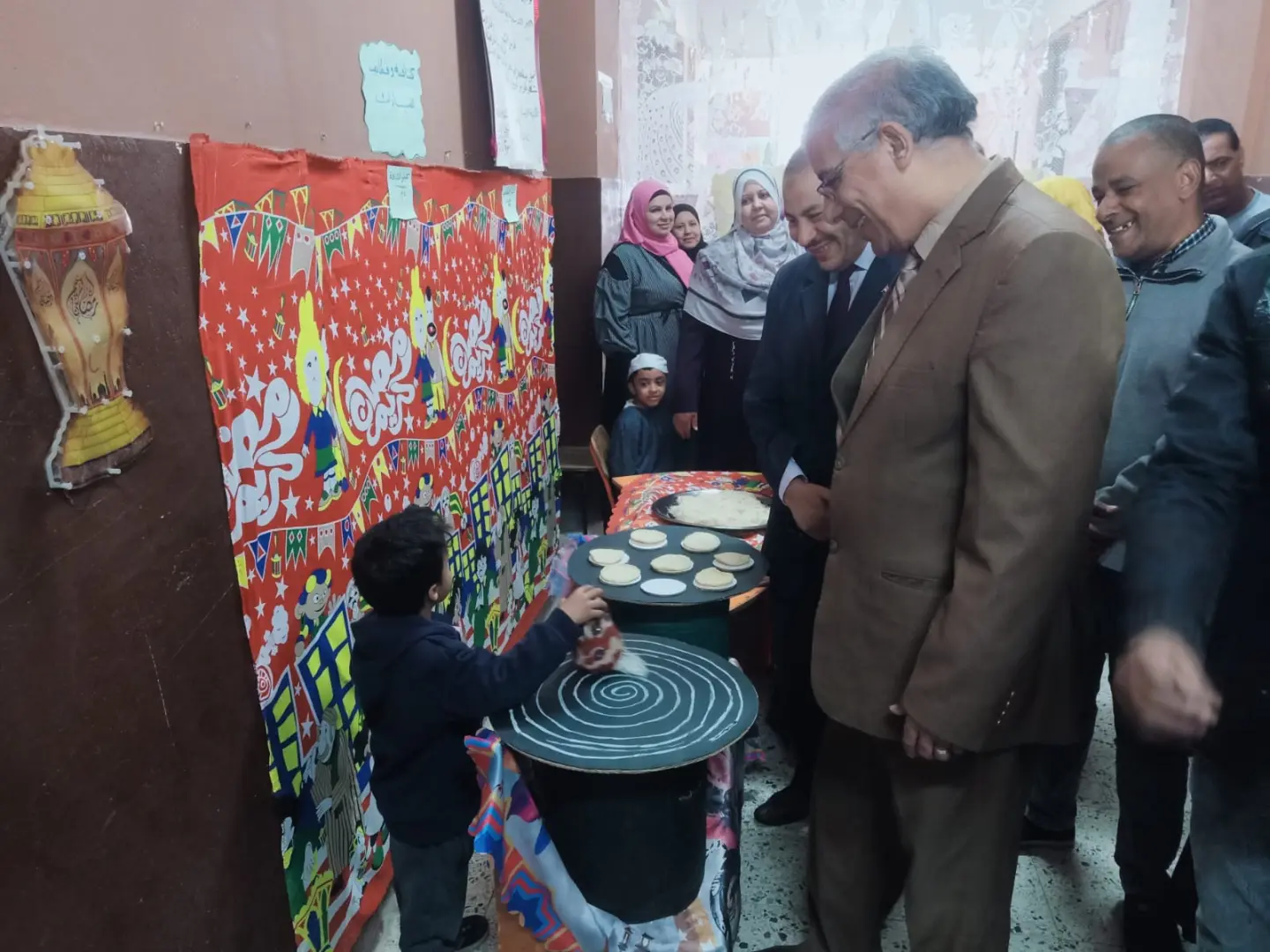 طلاب STEM بقنا يهنئون وكيل وزارة التعليم بشهر رمضان وتوليه مهام منصبه - 1000439023