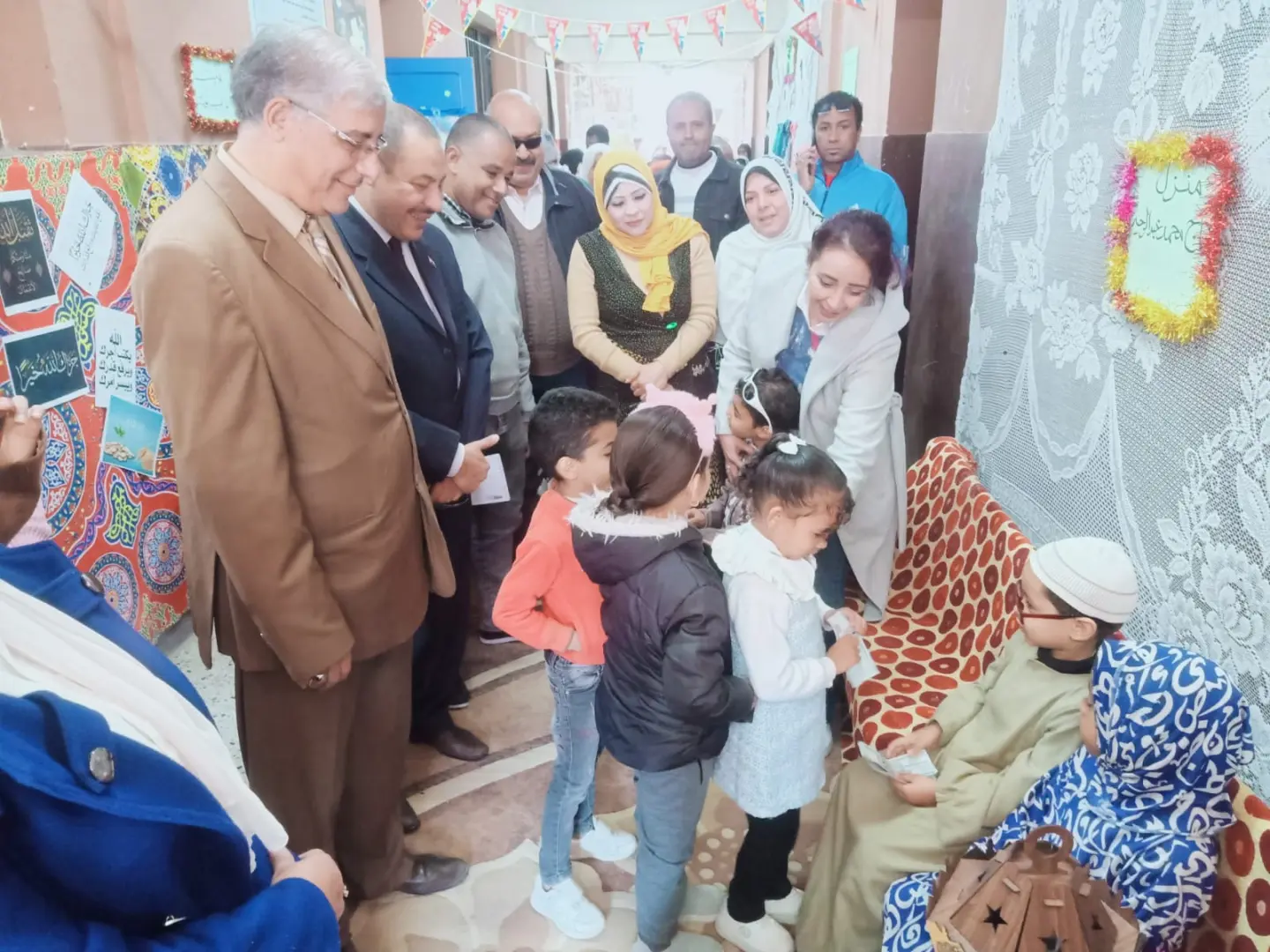 طلاب STEM بقنا يهنئون وكيل وزارة التعليم بشهر رمضان وتوليه مهام منصبه - 1000439029