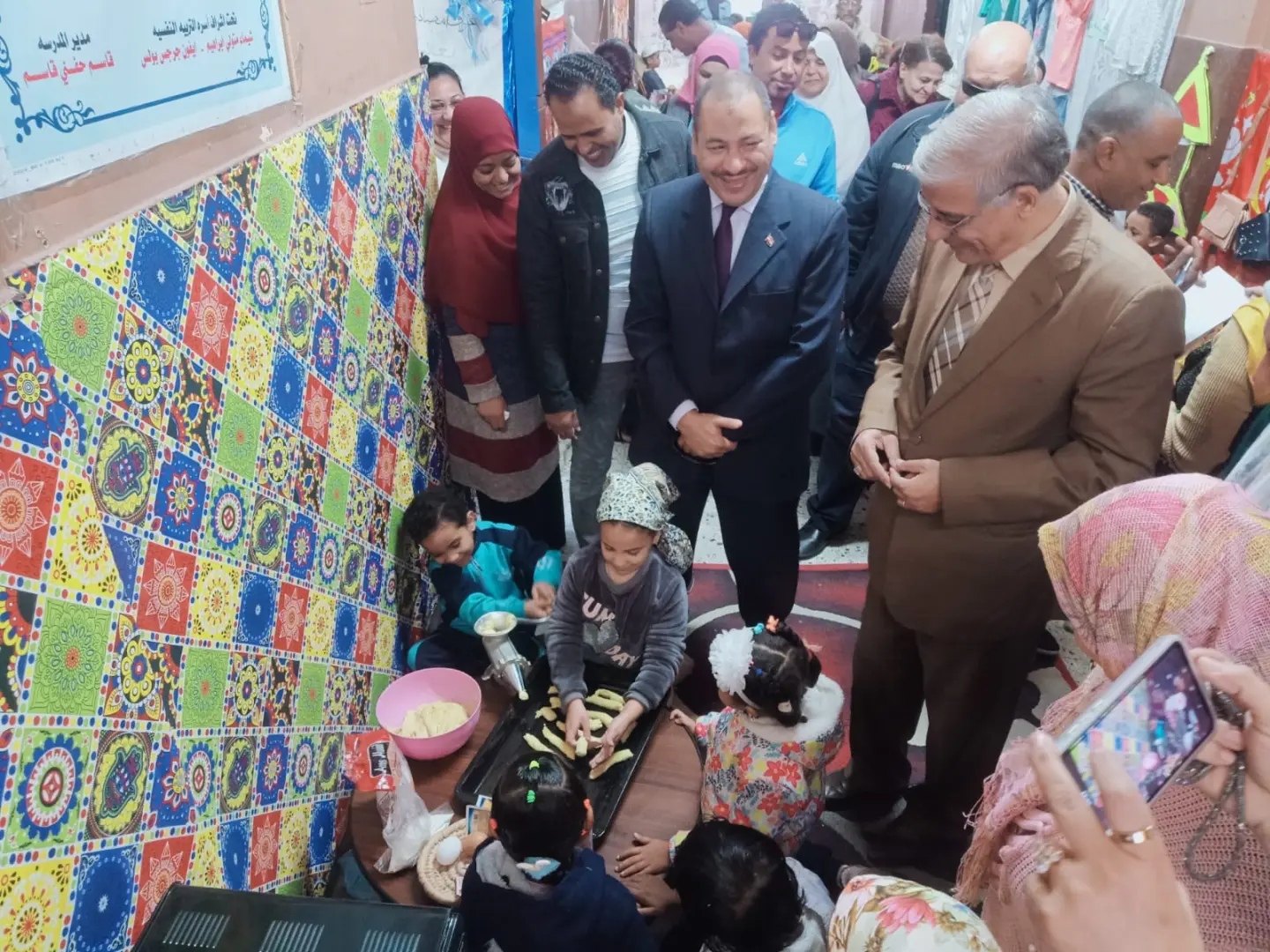 طلاب STEM بقنا يهنئون وكيل وزارة التعليم بشهر رمضان وتوليه مهام منصبه - 1000439032