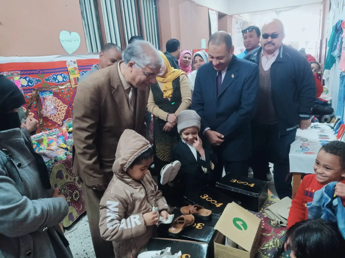 طلاب STEM بقنا يهنئون وكيل وزارة التعليم بشهر رمضان وتوليه مهام منصبه - 1000439035