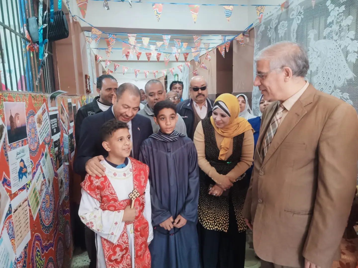 طلاب STEM بقنا يهنئون وكيل وزارة التعليم بشهر رمضان وتوليه مهام منصبه - 1000439044
