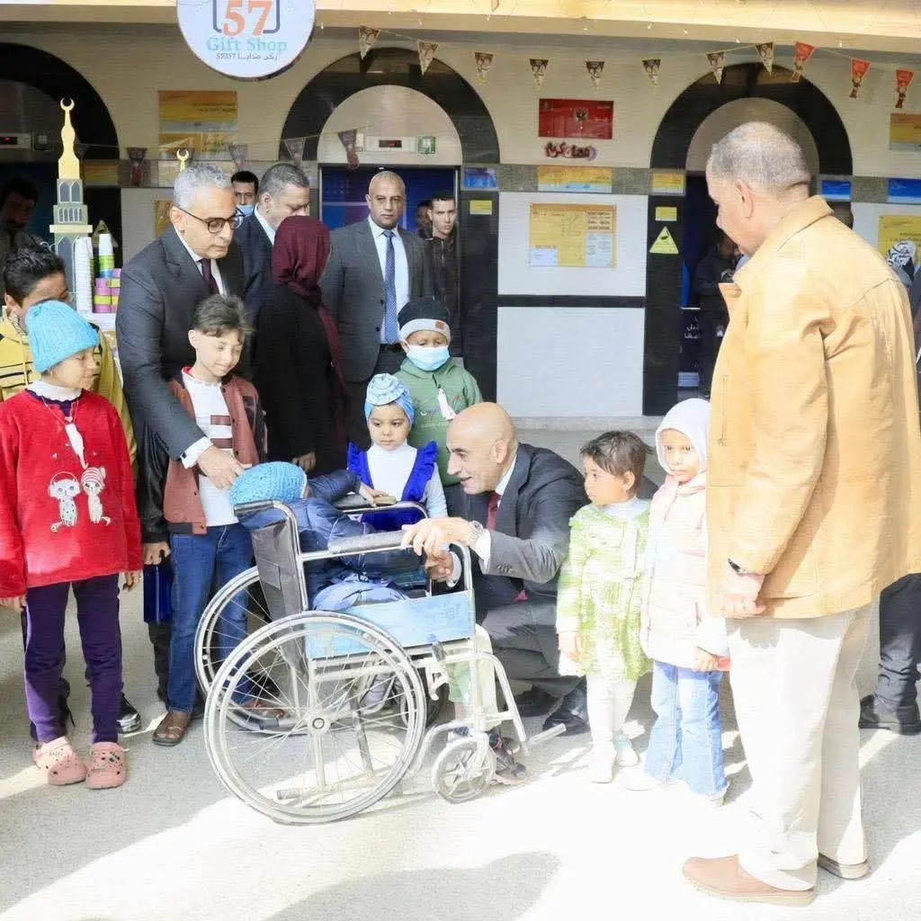 وزير التربية والتعليم يزور مستشفى "٥٧٣٥٧" لعلاج سرطان الأطفال..ويشيد بالدور الإنساني والعلمي للمستشفى - 1000439447