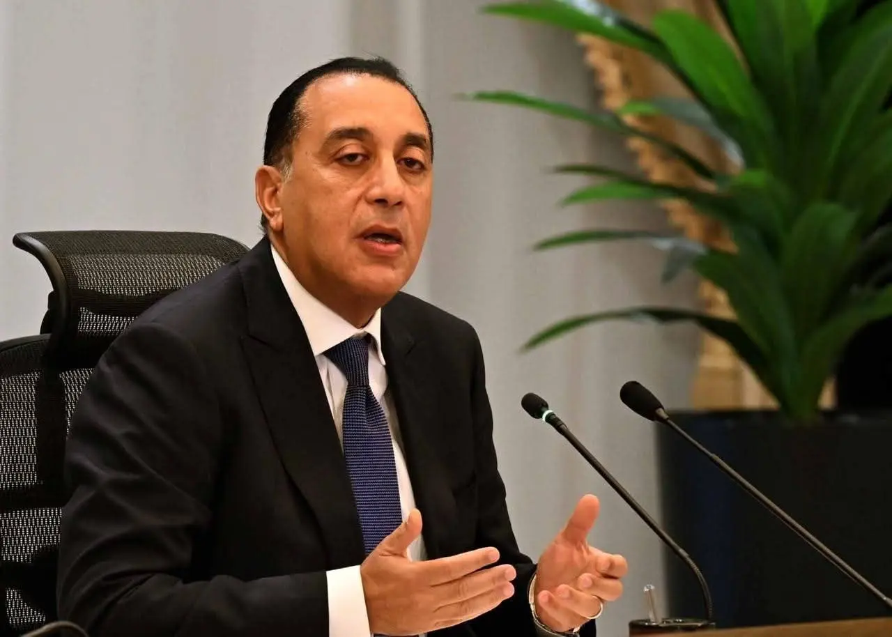 مدبولي: تأمين احتياجات الدولة من السلع الاستراتيجية لعدة شهور ولن يحدث انقطاع للتيار الكهربائي أو توقف لإمدادات الغاز