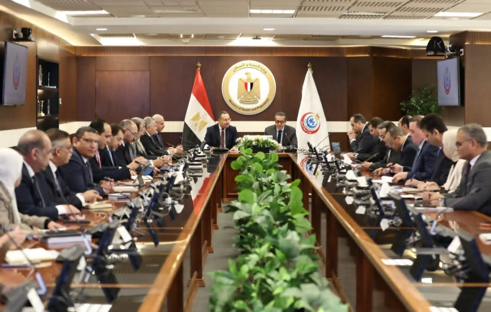 وزيرا الصحة والتعليم العالي يبحثان إدراج المستشفيات الجامعية في منظومة التأمين الصحي الشامل - 1000441940