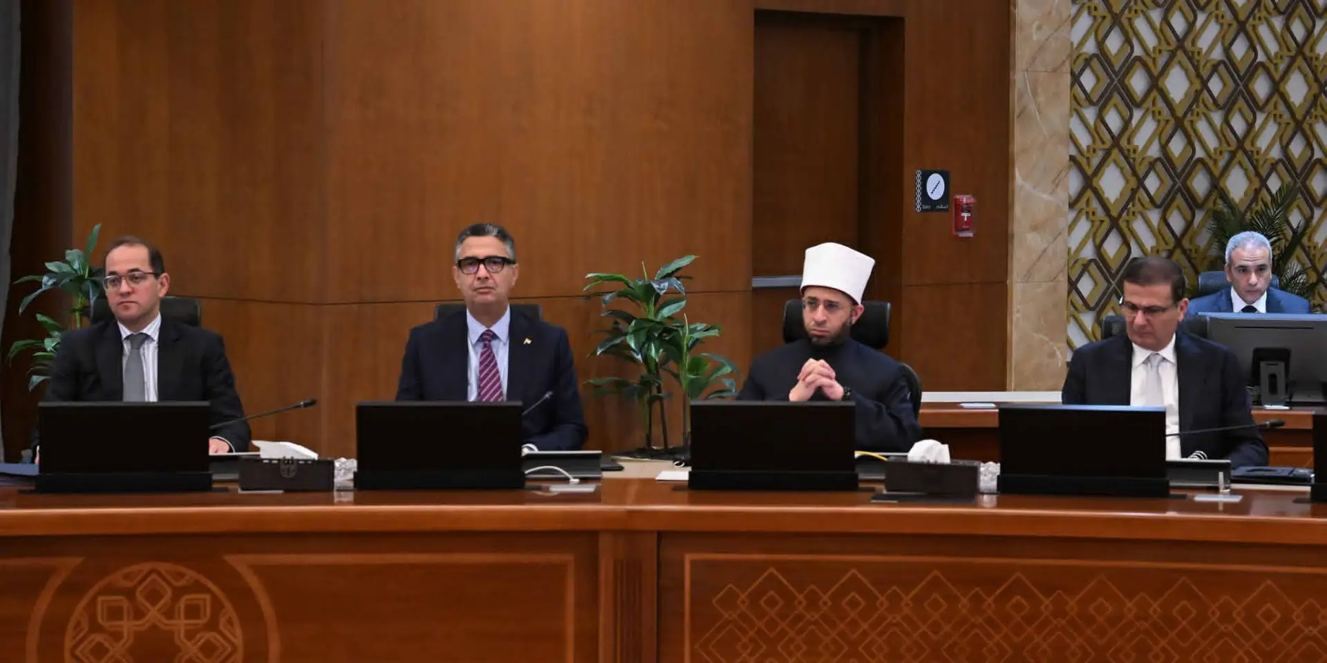 مدبولي: تكليفات للوزراء بمتابعة الأسواق ميدانياً للتأكد من توافر مختلف السلع بالأسعار المناسبة - 1000441956