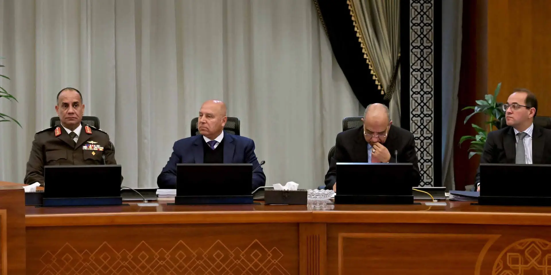 مدبولي: تكليفات للوزراء بمتابعة الأسواق ميدانياً للتأكد من توافر مختلف السلع بالأسعار المناسبة - 1000441958