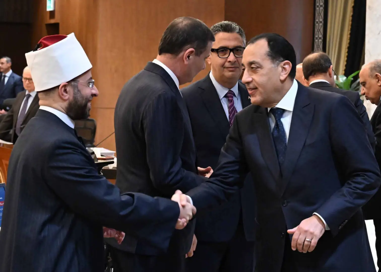 مدبولي: تكليفات للوزراء بمتابعة الأسواق ميدانياً للتأكد من توافر مختلف السلع بالأسعار المناسبة - 1000441966