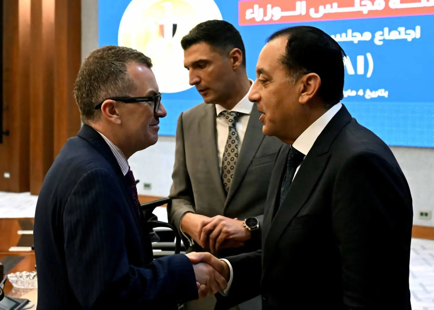 مدبولي: تكليفات للوزراء بمتابعة الأسواق ميدانياً للتأكد من توافر مختلف السلع بالأسعار المناسبة - 1000441967
