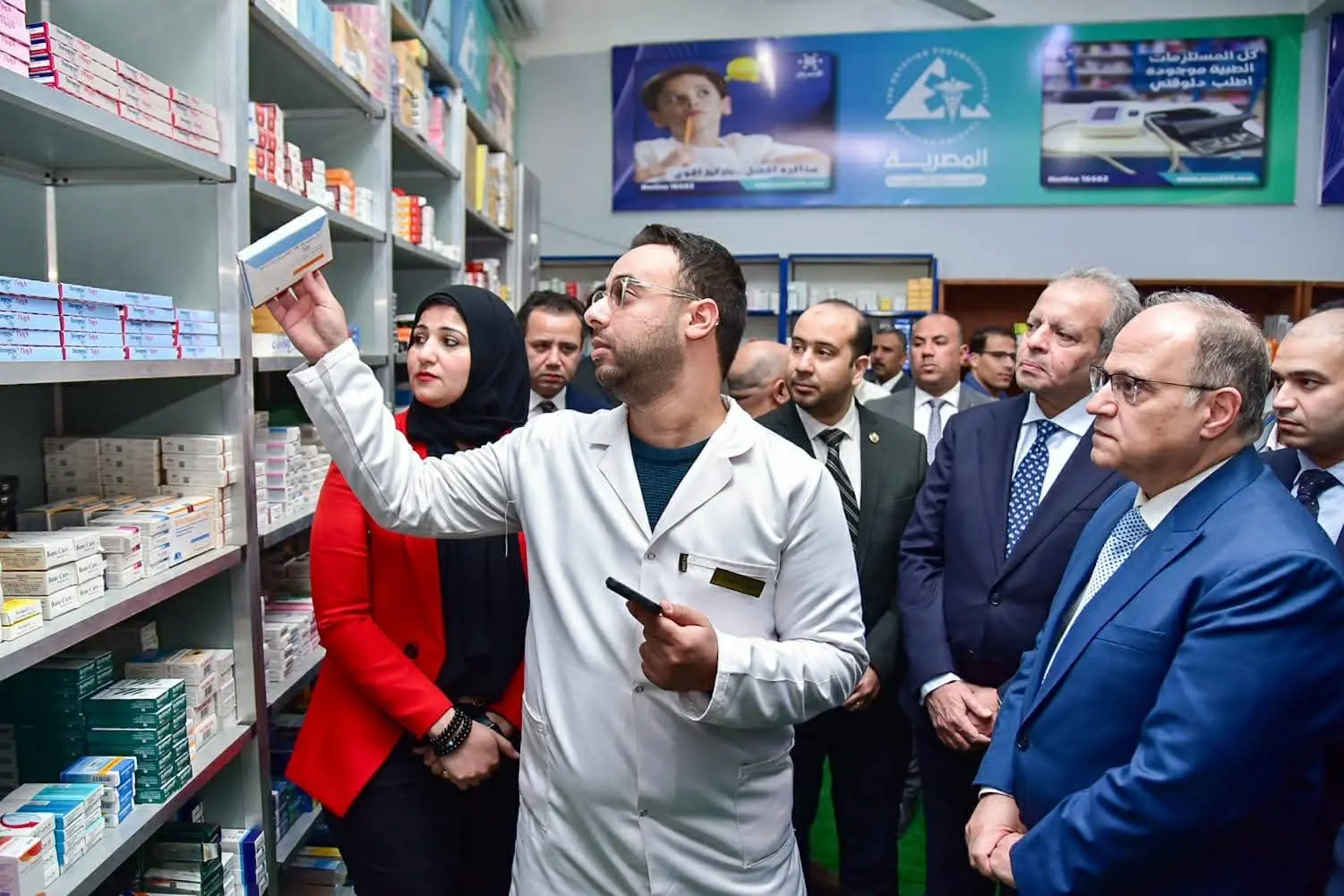 رئيس هيئة الدواء المصرية يطلق المرحلة الأولى من منظومة التتبع الدوائي بصيدلية إسعاف الجيزة - 1000441999
