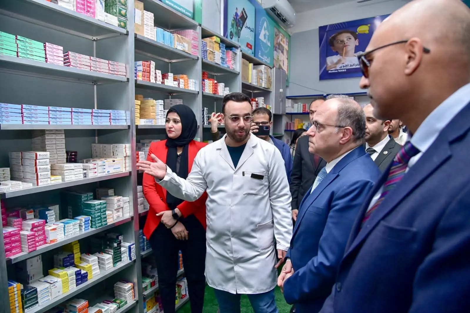 رئيس هيئة الدواء المصرية يطلق المرحلة الأولى من منظومة التتبع الدوائي بصيدلية إسعاف الجيزة - 1000442001