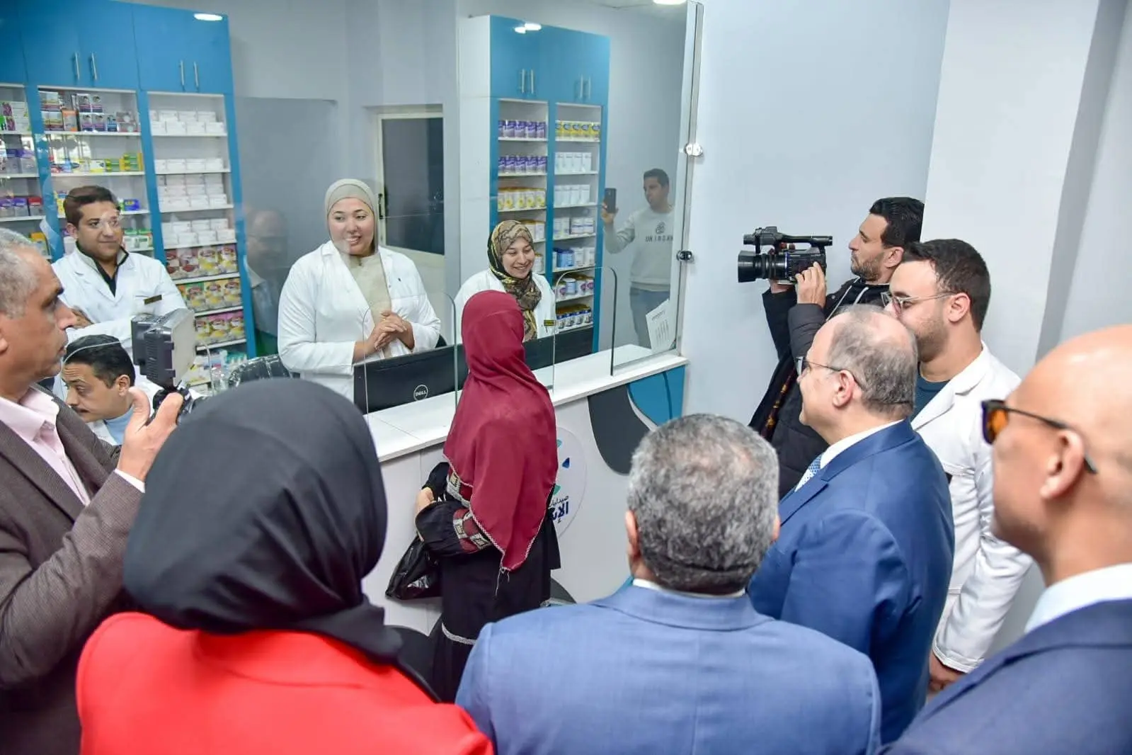 رئيس هيئة الدواء المصرية يطلق المرحلة الأولى من منظومة التتبع الدوائي بصيدلية إسعاف الجيزة - 1000442003