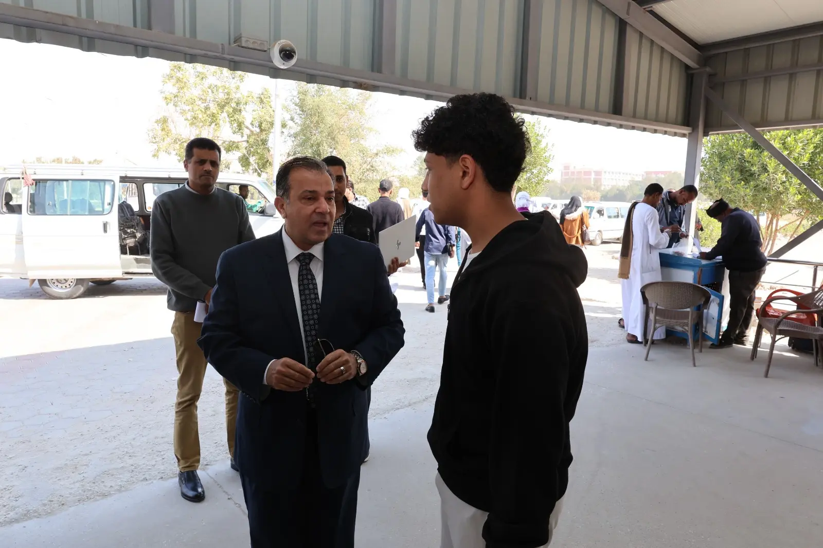 رئيس جامعة قنا يتابع تشغيل منظومة البوابات الإلكترونية لتعزيز الأمن والانضباط داخل الحرم الجامعي - 1000442150