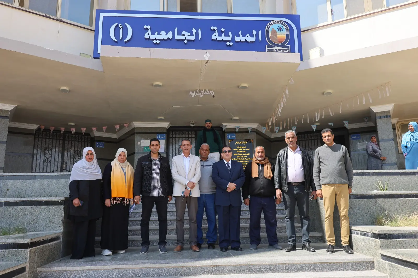 رئيس جامعة قنا يتفقد المدن الجامعية ويؤكد : الحوكمة الإلكترونية ضمان للانضباط وحماية للمال العام