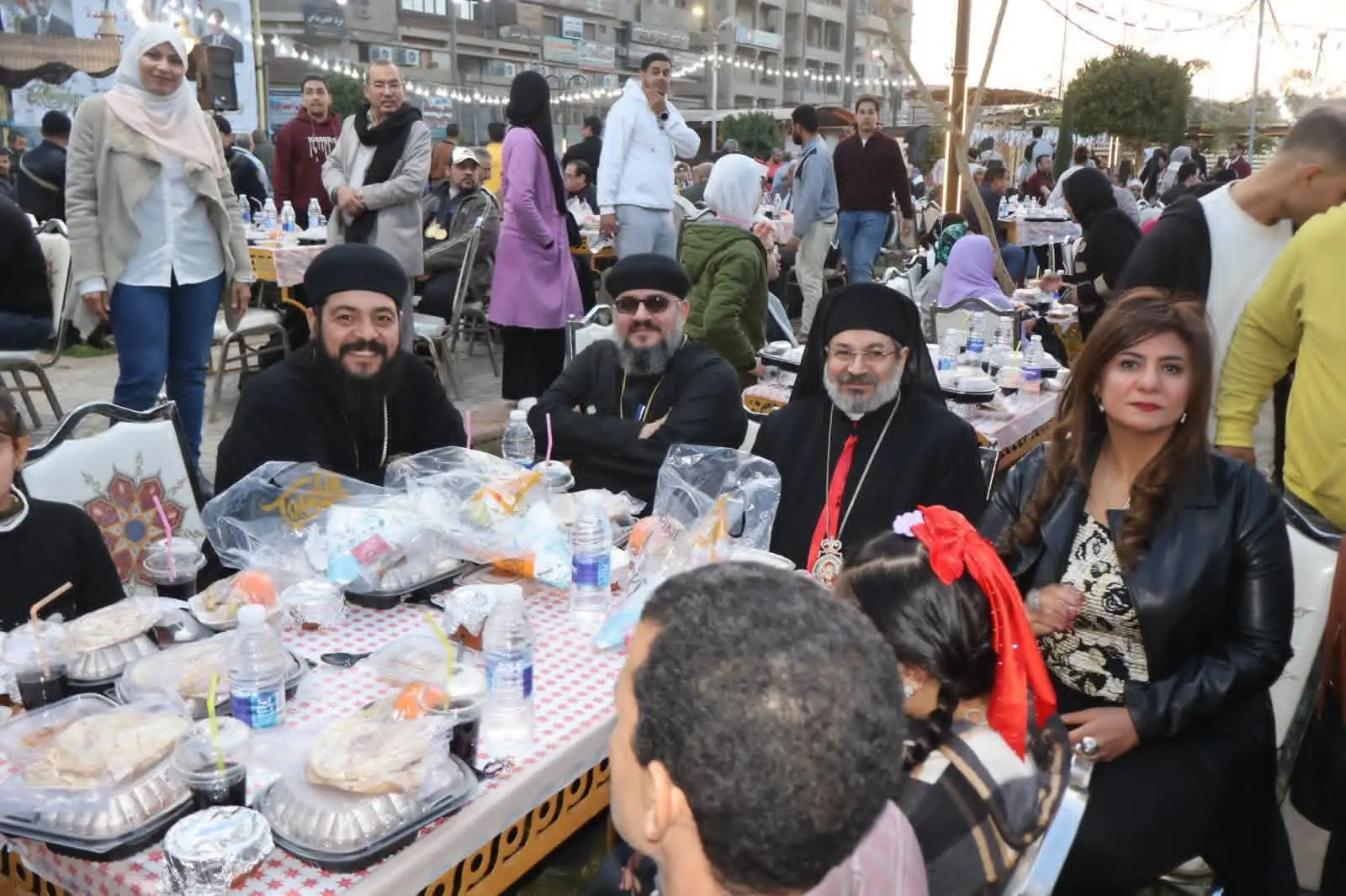 محافظ سوهاج يشارك في حفل الإفطار الجماعي لذوي الهمم - 1000442518