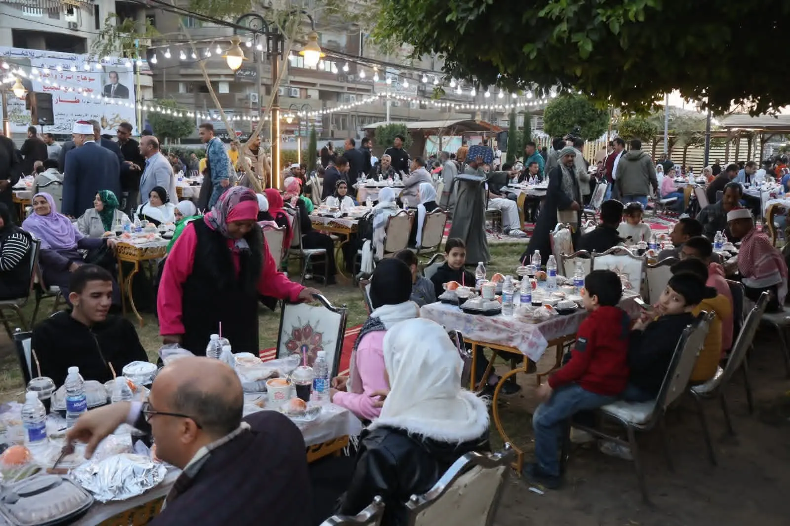 محافظ سوهاج يشارك في حفل الإفطار الجماعي لذوي الهمم - 1000442519