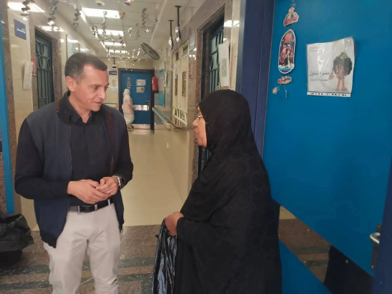 خلال جولة مفاجئة.. محافظ أسوان يحيل رئيس وسكرتير قرية الجعافرة ومدير مكتب البريد للتحقيق - 1000442562