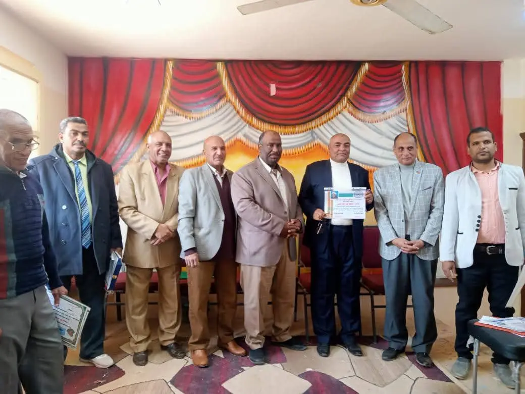 «الشيخ حاكم الإعدادية» تكرّم مدير «البحري قمولا الثانوية» وأوائل الطلاب الحاصلين على المركز الثالث على مستوى الجمهورية - 1000442820