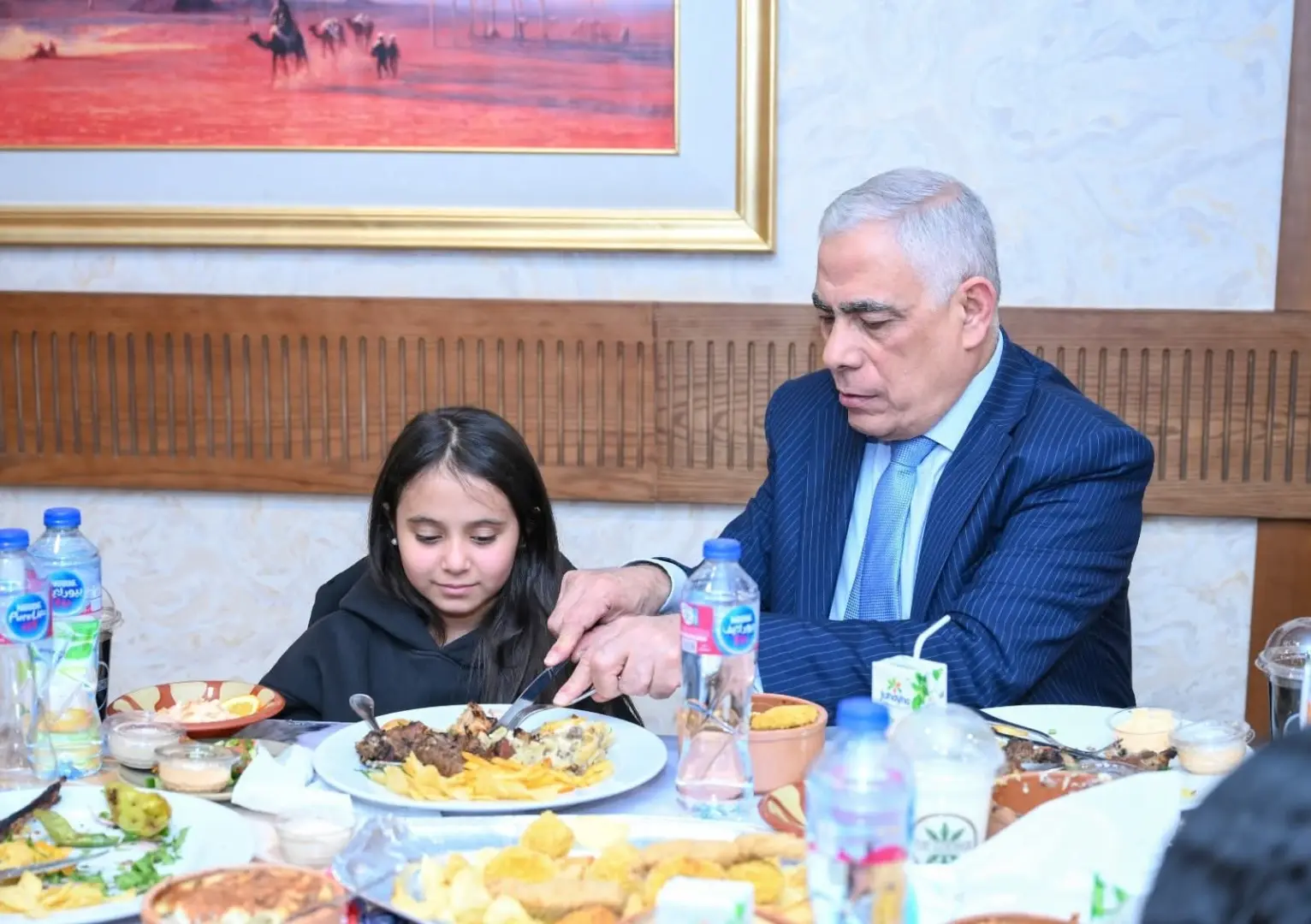 النائب العام يستقبل عددًا من أطفال مستشفى ٥٧٣٥٧ على مأدبة إفطار شهر رمضان المبارك