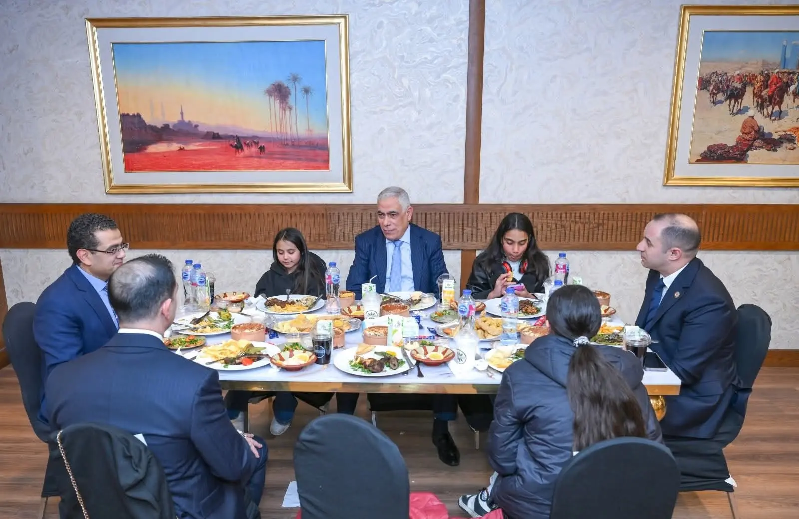 النائب العام يستقبل عددًا من أطفال مستشفى ٥٧٣٥٧ على مأدبة إفطار شهر رمضان المبارك - 1000442932