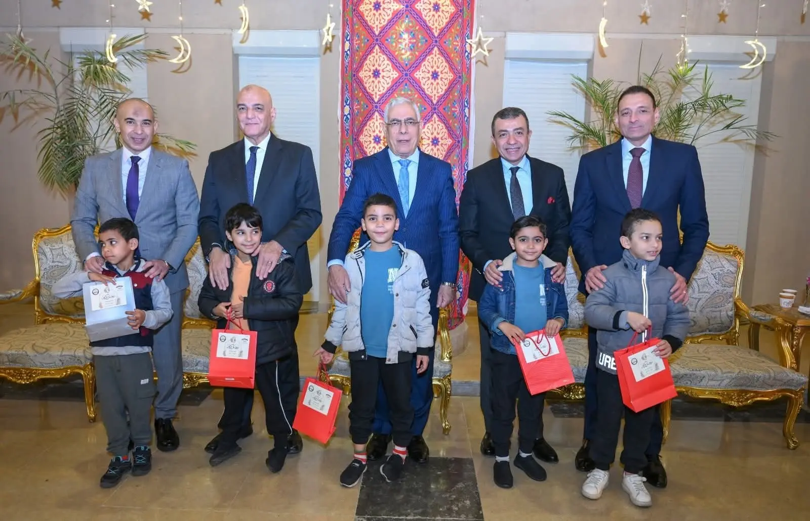 النائب العام يستقبل عددًا من أطفال مستشفى ٥٧٣٥٧ على مأدبة إفطار شهر رمضان المبارك - 1000442933