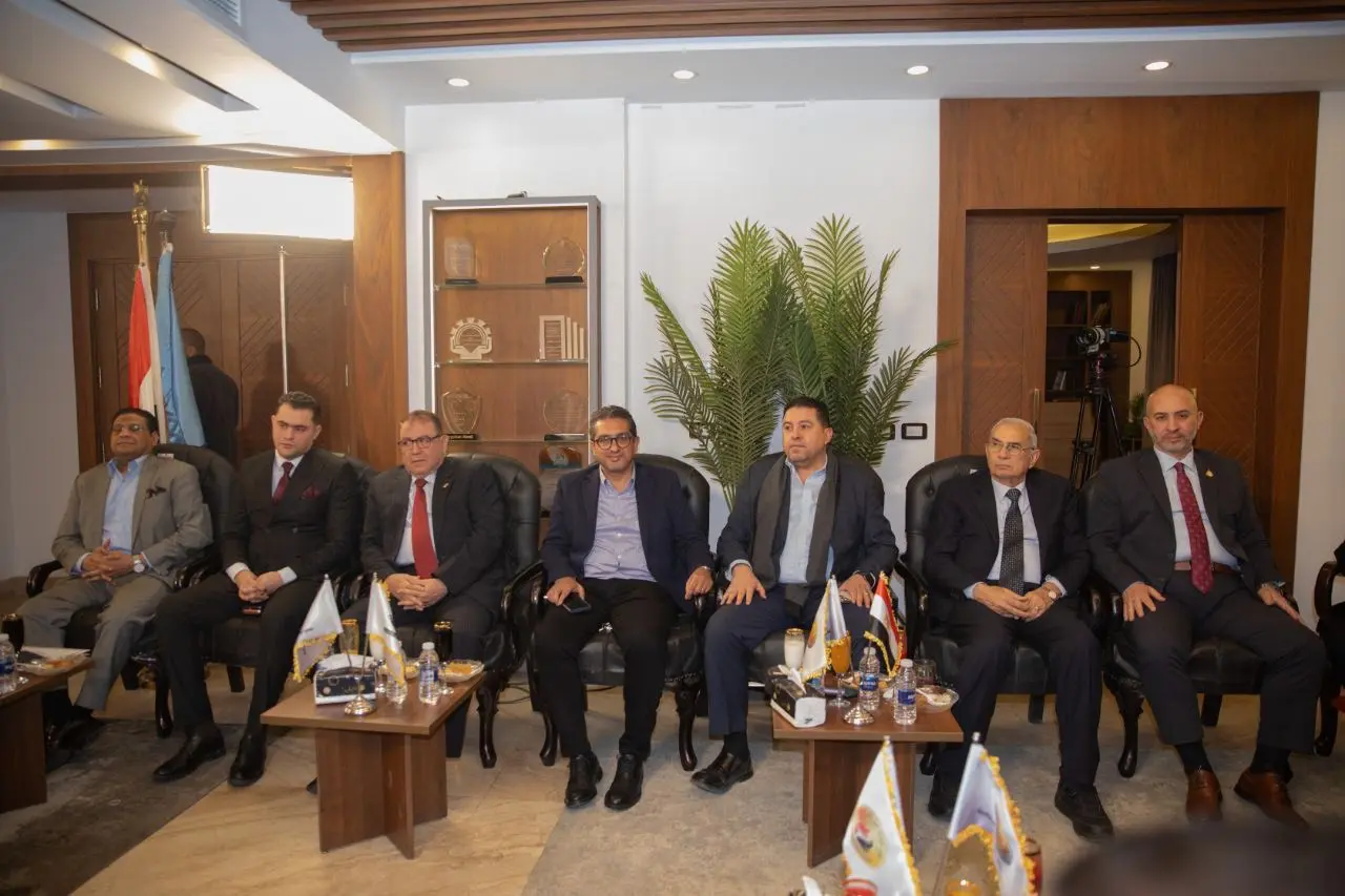 بحضور وزراء سابقين وأحزاب سياسية.. حزب الشعب الجمهوري ينظم صالونًا سياسيًا بعنوان “قانون الإدارة المحلية ودور الأحزاب في - 1000444028