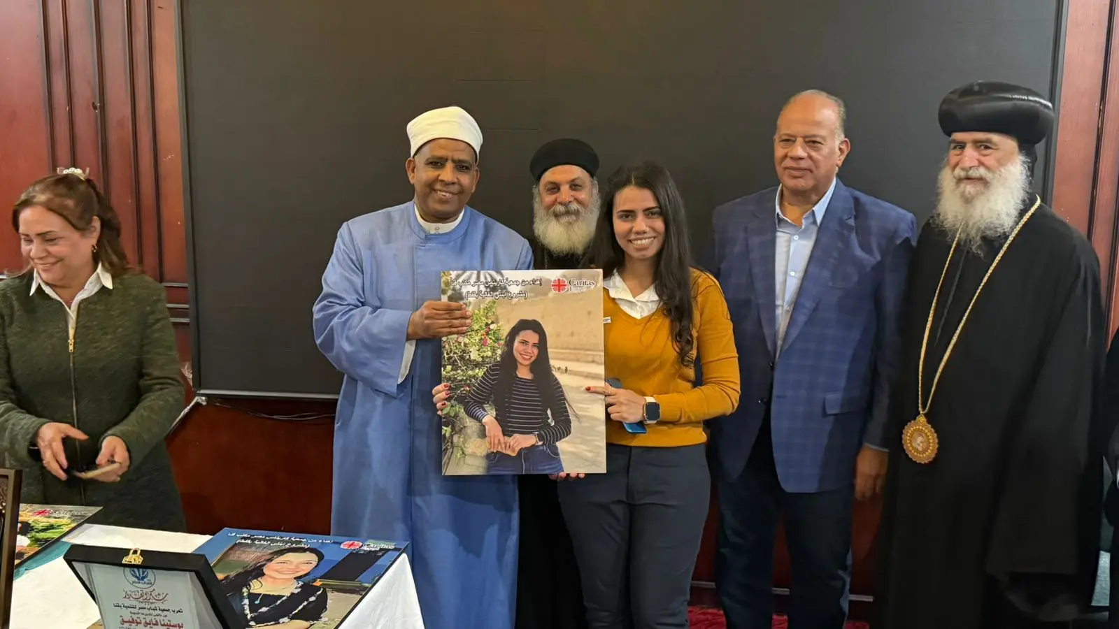 سكرتير عام مساعد قنا يشهد ختام مشروع «ابنتي الغالية» وتخريج الدفعة الـ15 في أجواء من التعايش والوحدة الوطنية - 1000444935