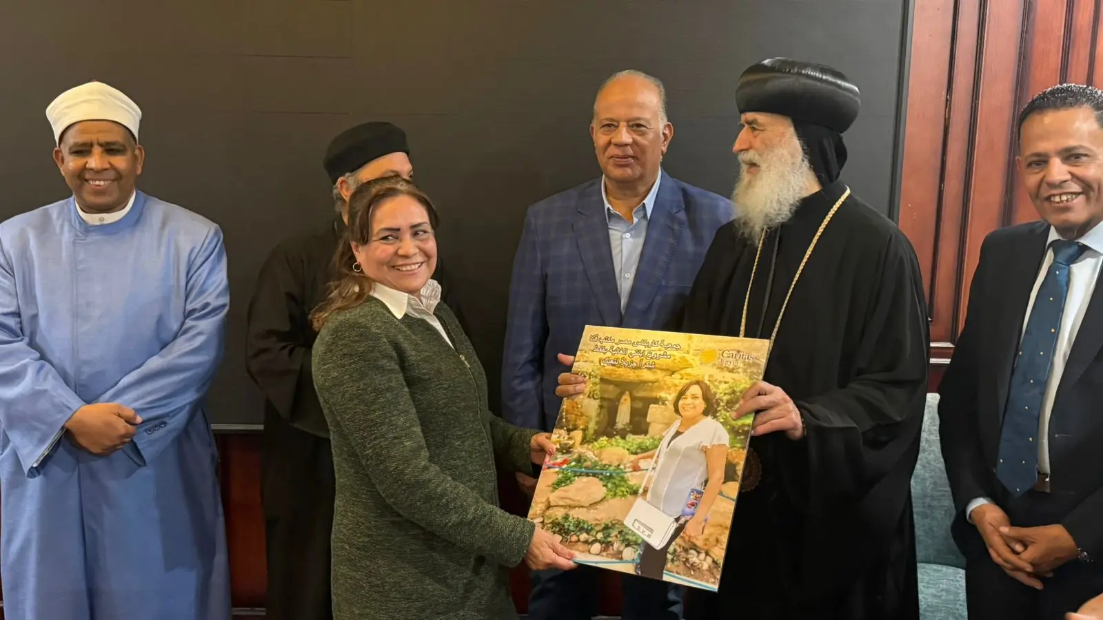 سكرتير عام مساعد قنا يشهد ختام مشروع «ابنتي الغالية» وتخريج الدفعة الـ15 في أجواء من التعايش والوحدة الوطنية - 1000444956