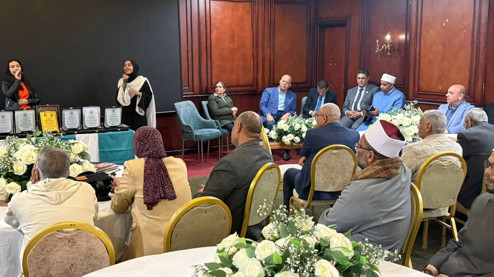 سكرتير عام مساعد قنا يشهد ختام مشروع «ابنتي الغالية» وتخريج الدفعة الـ15 في أجواء من التعايش والوحدة الوطنية - 1000444959