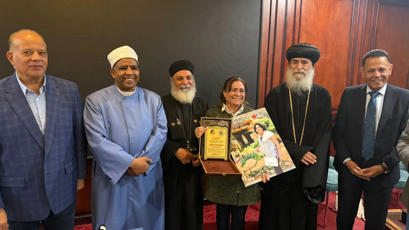 سكرتير عام مساعد قنا يشهد ختام مشروع «ابنتي الغالية» وتخريج الدفعة الـ15 في أجواء من التعايش والوحدة الوطنية - 1000444962