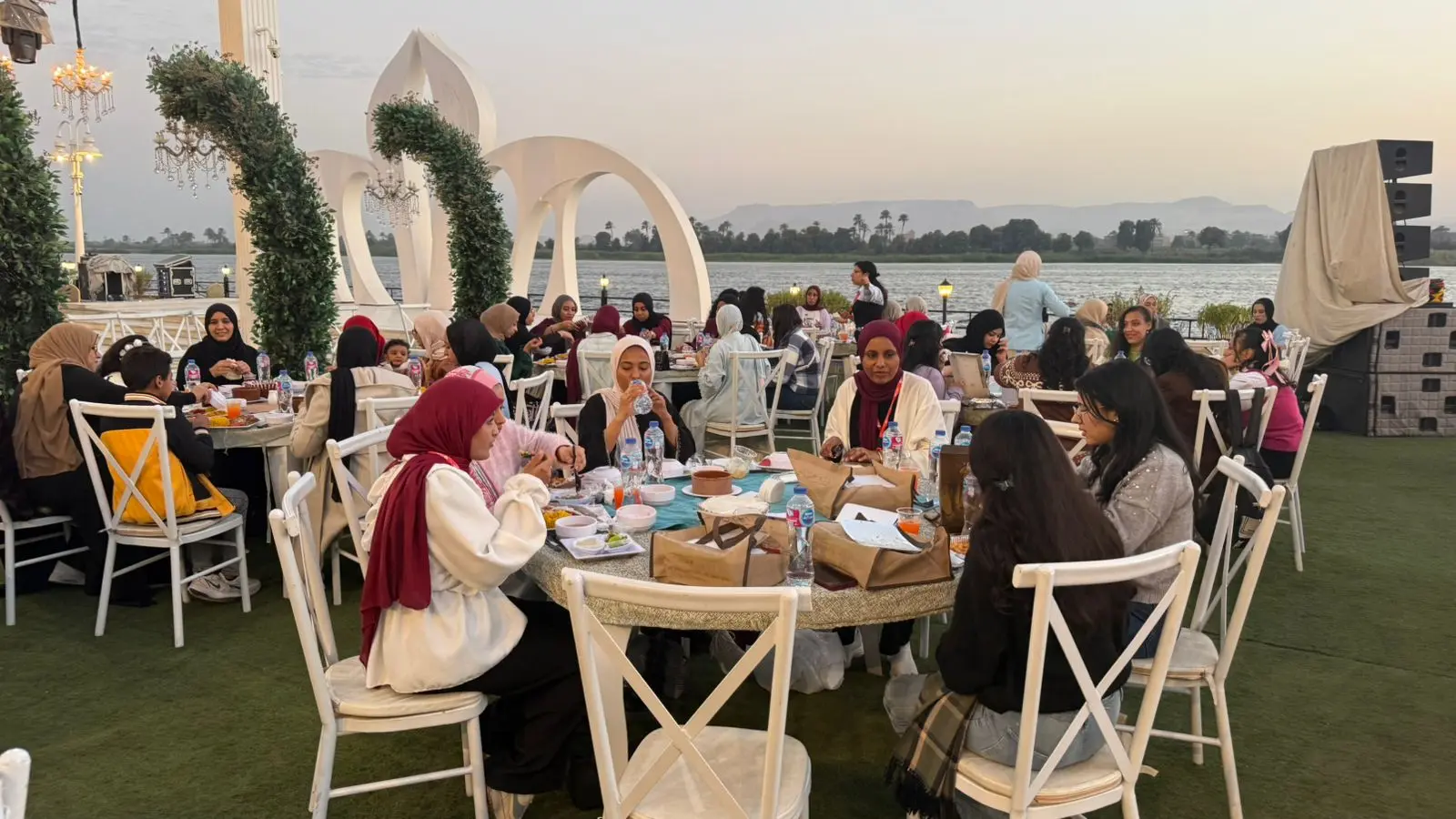 سكرتير عام مساعد قنا يشهد ختام مشروع «ابنتي الغالية» وتخريج الدفعة الـ15 في أجواء من التعايش والوحدة الوطنية - 1000444980