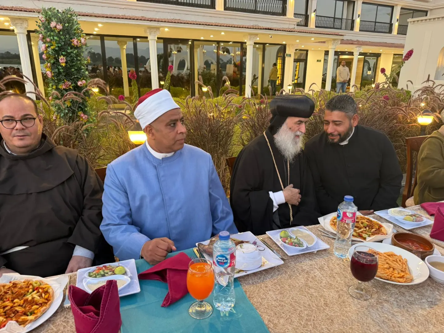 سكرتير عام مساعد قنا يشهد ختام مشروع «ابنتي الغالية» وتخريج الدفعة الـ15 في أجواء من التعايش والوحدة الوطنية - 1000444983