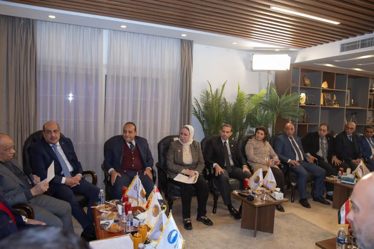 بحضور وزراء سابقين وأحزاب سياسية.. حزب الشعب الجمهوري ينظم صالونًا سياسيًا بعنوان “قانون الإدارة المحلية ودور الأحزاب في - 1000445290