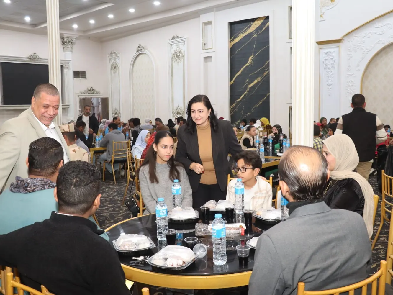 للعام السادس على التوالي.. «أنا مصري» بقنا تجمع ذوي الإعاقة وأسرهم على مائدة إفطار رمضاني - 1000445439
