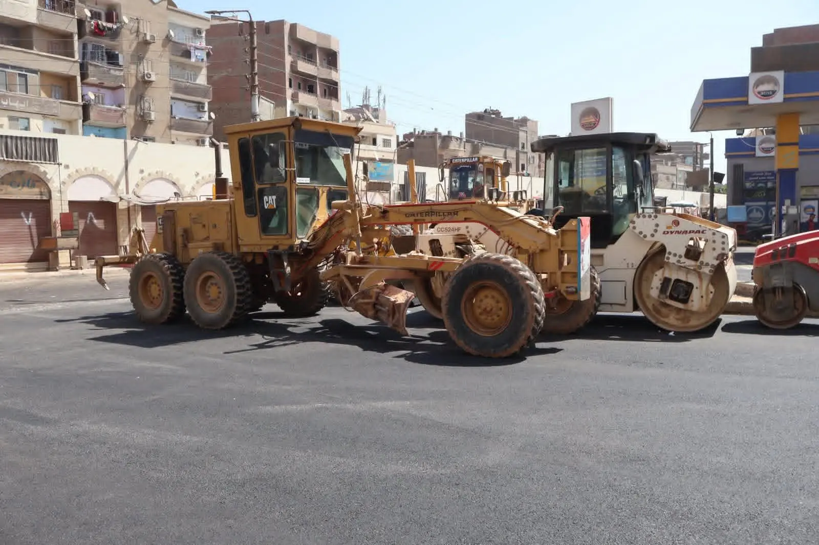 محافظ سوهاج يتفقد أعمال الرصف بمحيط المستشفى العام ويشدد على رفع الإشغالات بميدان مسجد العارف - 1000447246